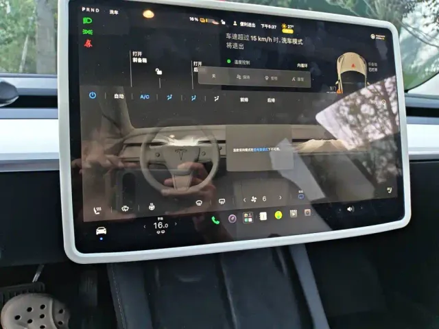 Tesla Model 3 — Фото автомобиля 9