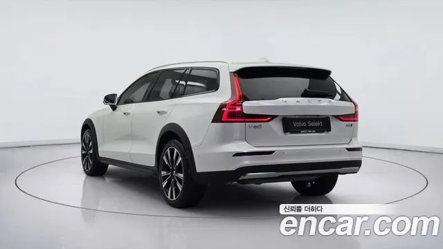 Вольво V60 — Фото автомобиля 3