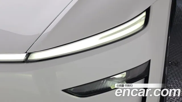 Tesla Model Y — Фото автомобиля 21