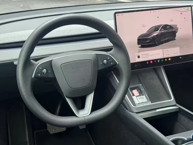 Tesla Model Y — Фото автомобиля 4