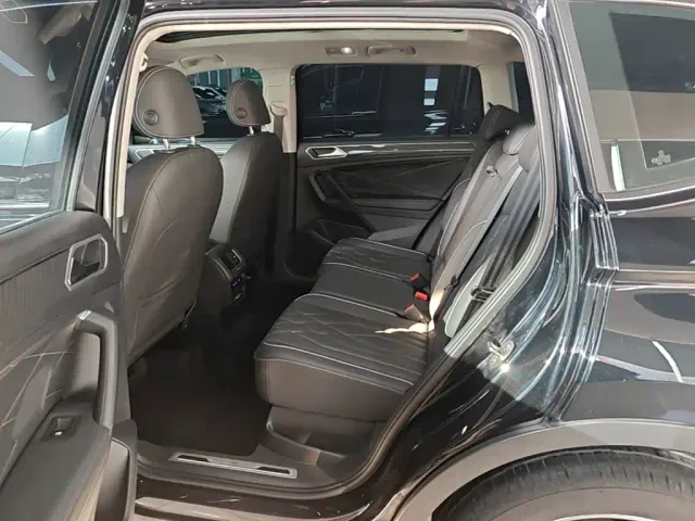Volkswagen Tiguan L — Фото автомобиля 16