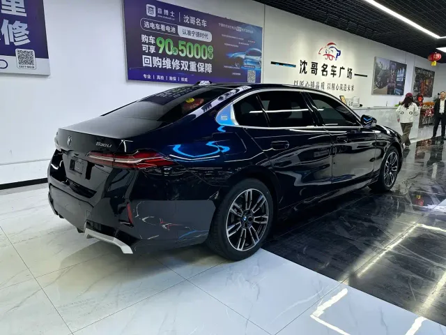 BMW 5 Series — Фото автомобиля 9