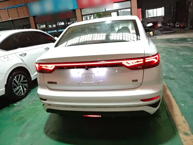 Geely Emgrand — Фото автомобиля 5