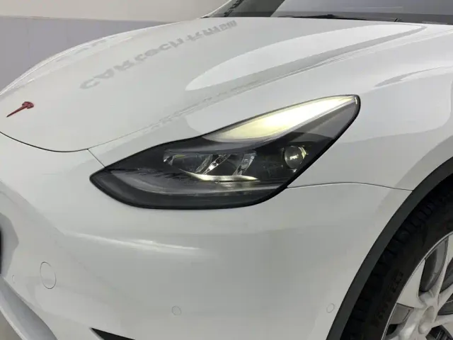Tesla Model Y — Фото автомобиля 9