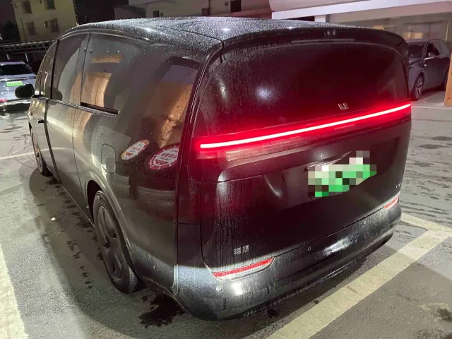 Li Auto MEGA — Фото автомобиля 7