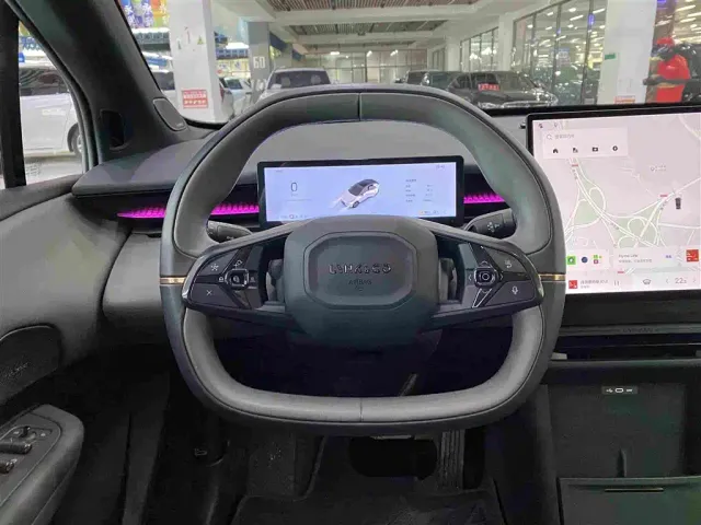 Lynk & Co Z20 — Фото автомобиля 12
