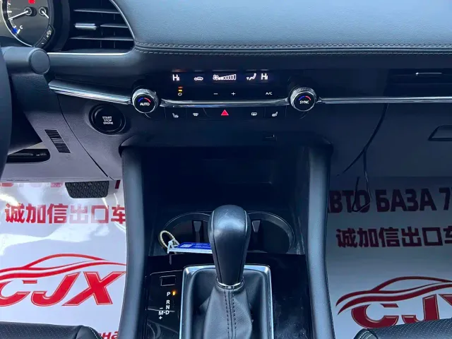 Mazda Axela — Фото автомобиля 12