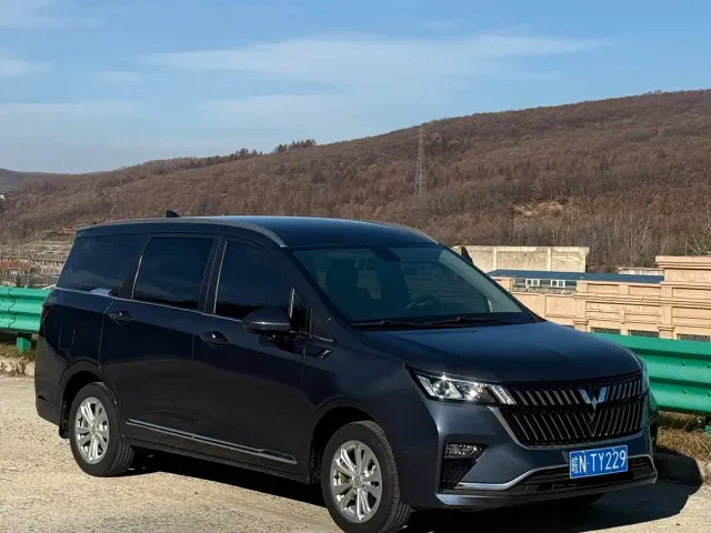 Wuling Jiachen — Фото автомобиля 2
