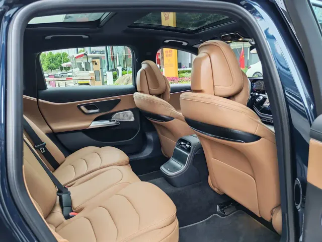 Mercedes-Benz E-Class — Фото автомобиля 28