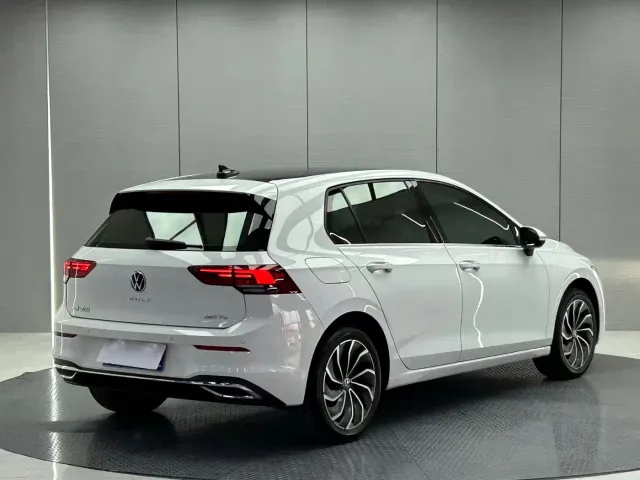 Volkswagen Golf — Фото автомобиля 5