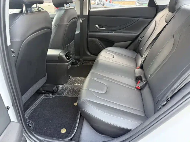 Hyundai Elantra — Фото автомобиля 4
