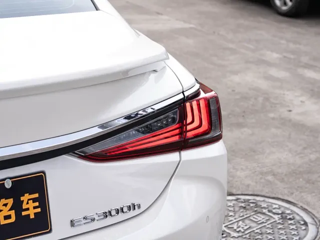 Lexus ES — Фото автомобиля 7