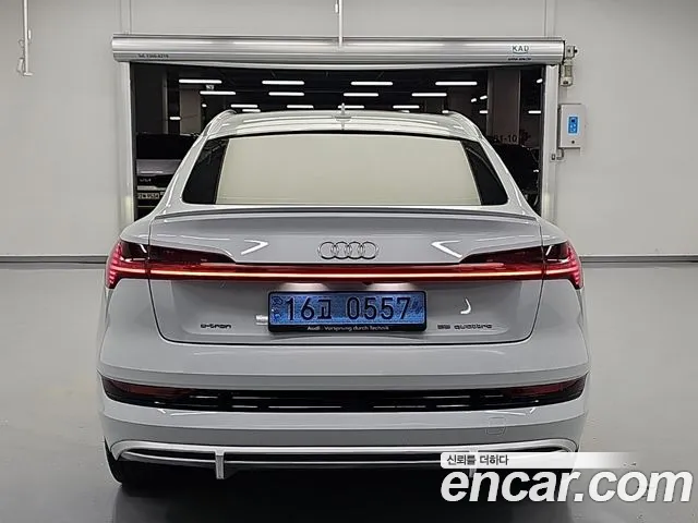 Audi e-tron — Фото автомобиля 3