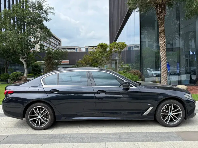 BMW 5 Series — Фото автомобиля 4