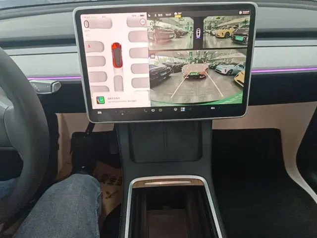 Tesla Model Y — Фото автомобиля 13