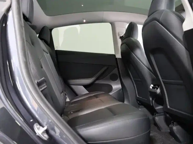 Tesla Model Y — Фото автомобиля 6