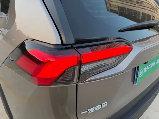 Toyota RAV4 — Фото автомобиля 26