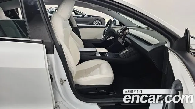 Tesla Model 3 — Фото автомобиля 11