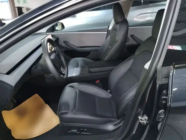 Tesla Model 3 — Фото автомобиля 14