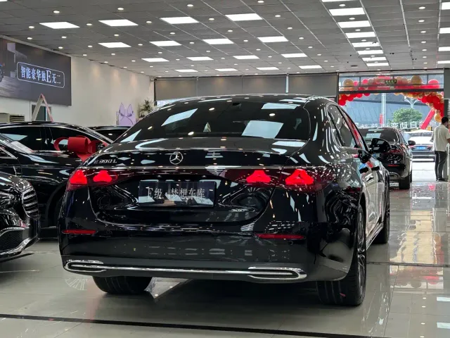 Mercedes-Benz E-Class — Фото автомобиля 18