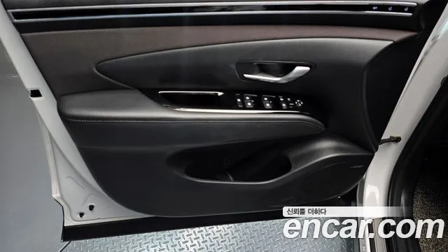 Hyundai Tucson Tucson (NX4) Бензин 1.6 турбо 2WD — Фото автомобиля 16