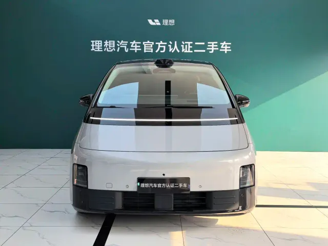 Li Auto MEGA — Фото автомобиля 2