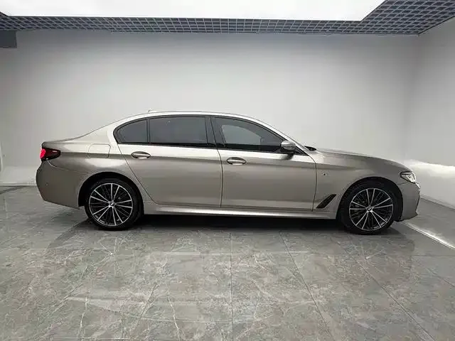 BMW 5 Series — Фото автомобиля 5