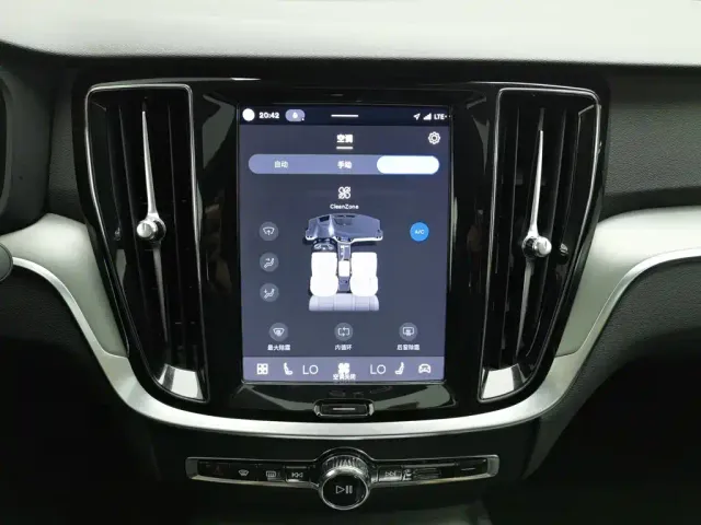 Volvo S60 — Фото автомобиля 12