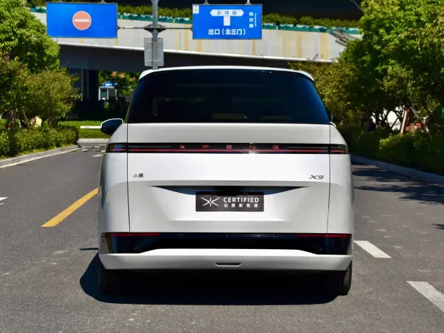 Xpeng X9 — Фото автомобиля 5