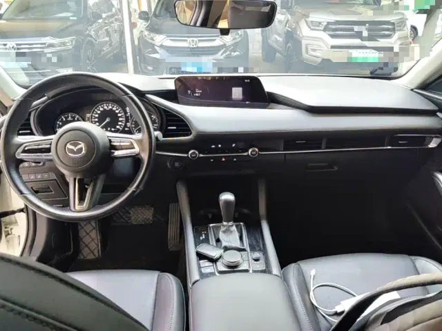 Mazda Axela — Фото автомобиля 9