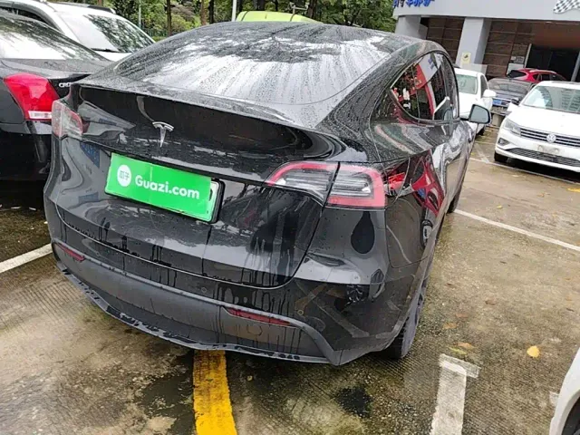 Tesla Model Y — Фото автомобиля 6