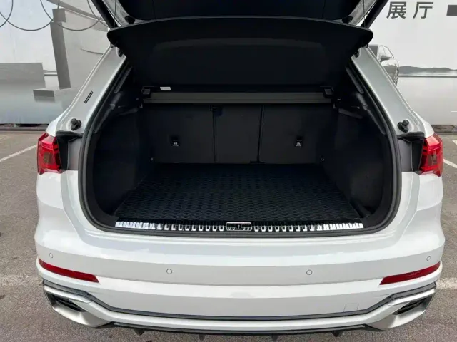 Audi Q3 — Фото автомобиля 10