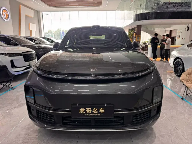 Li Auto L8 — Фото автомобиля 2