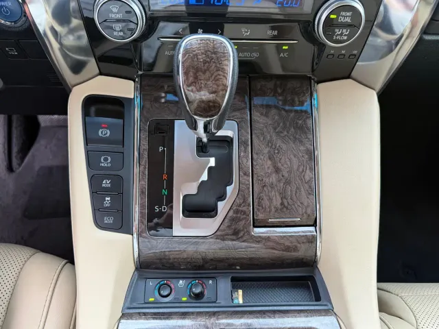 Toyota Alphard — Фото автомобиля 16