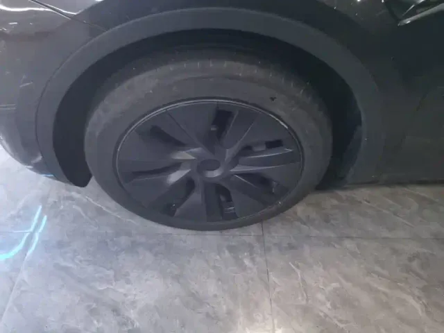 Tesla Model Y — Фото автомобиля 22