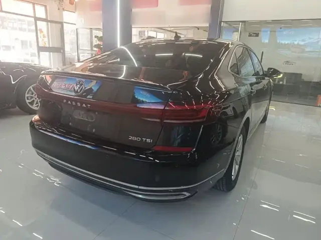 Volkswagen Passat — Фото автомобиля 6