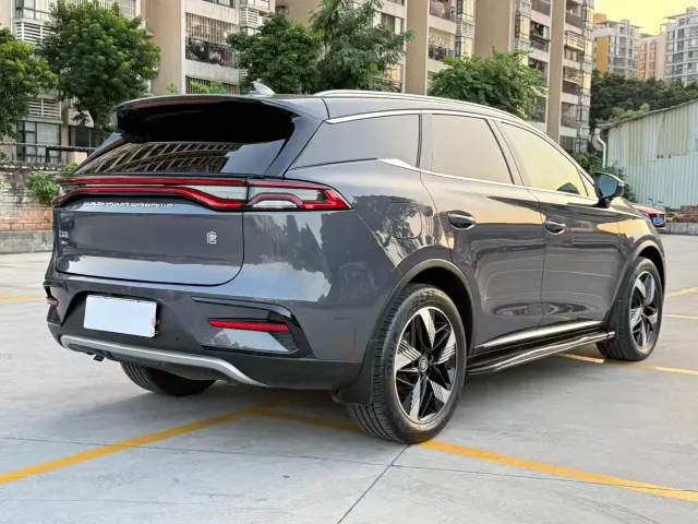 BYD Tang — Фото автомобиля 12