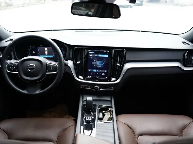 Volvo S60 — Фото автомобиля 5
