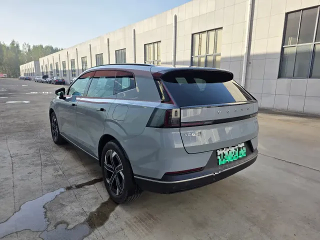 Volvo XC70 Plug-in Hybrid — Фото автомобиля 4