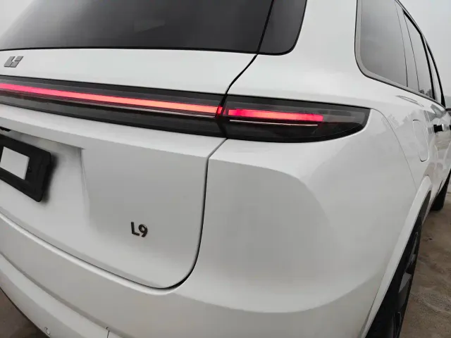 Li Auto L9 — Фото автомобиля 17