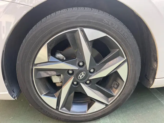 Hyundai Elantra — Фото автомобиля 16