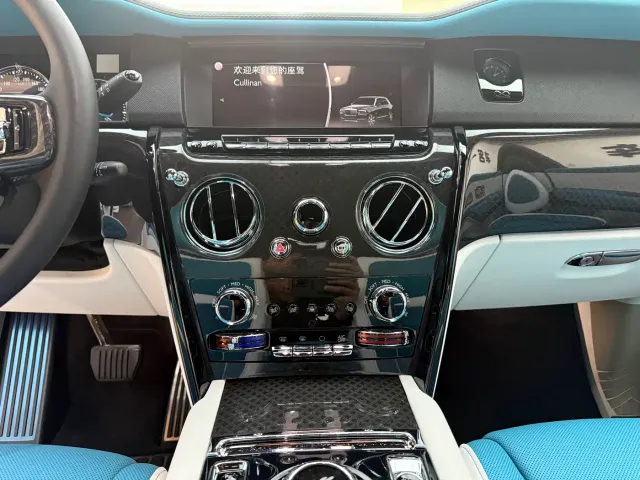 Rolls-Royce Cullinan — Фото автомобиля 15