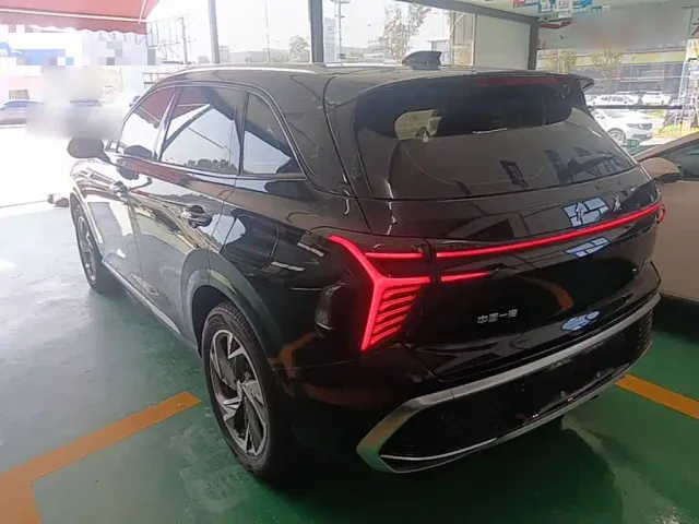 Hongqi HS3 PHEV — Фото автомобиля 4