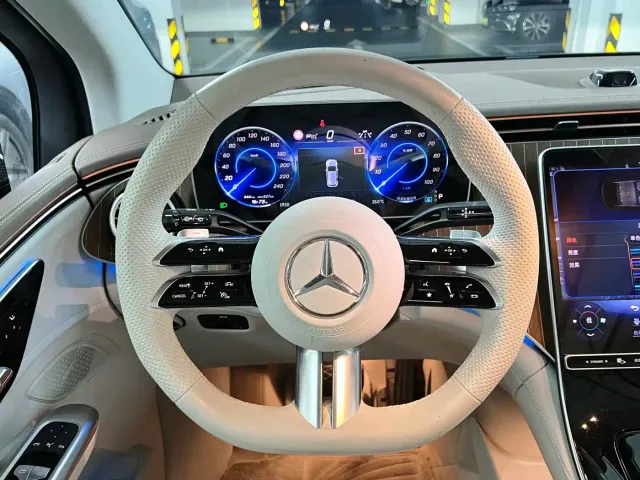 Mercedes-Benz EQE SUV — Фото автомобиля 11