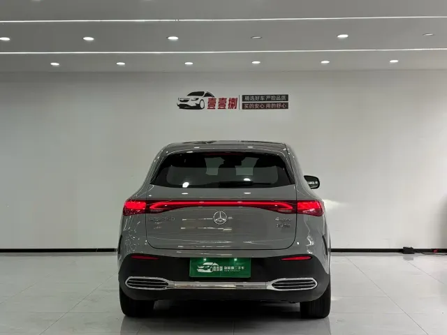 Mercedes-Benz EQE SUV — Фото автомобиля 9