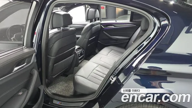 BMW 5 Series G30 — Фото автомобиля 11