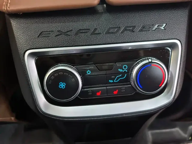 Ford Explorer — Фото автомобиля 12