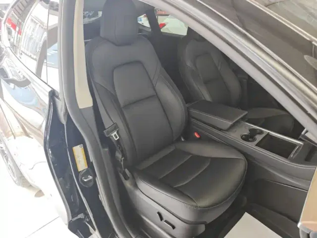 Tesla Model Y — Фото автомобиля 24