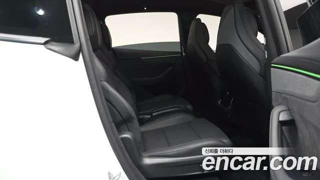 Tesla Model Y — Фото автомобиля 11