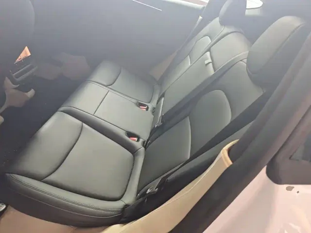 Tesla Model Y — Фото автомобиля 16